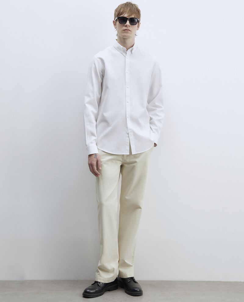 104835391-Camisa-oxford-Sfera-blanca-texturizada-para-hombre