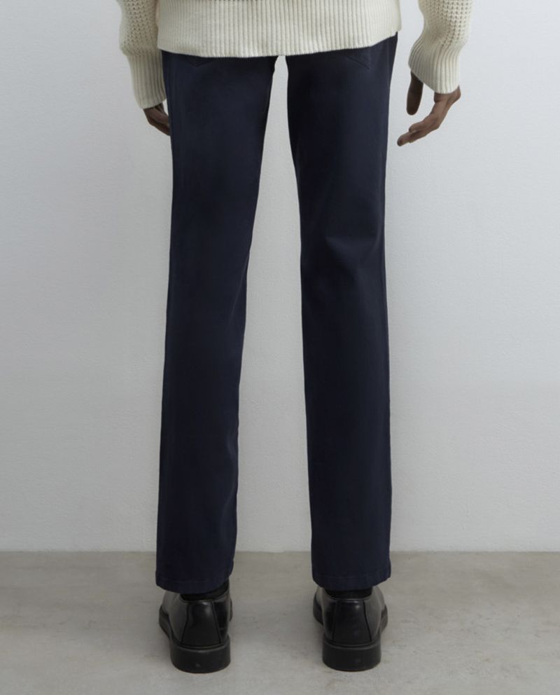 104835411-Pantalon-casual-Sfera-slim-fit-azul-navy-solido-para-hombre-