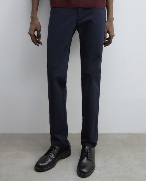 Pantalón chino Sfera slim fit azul navy sólido para hombre
