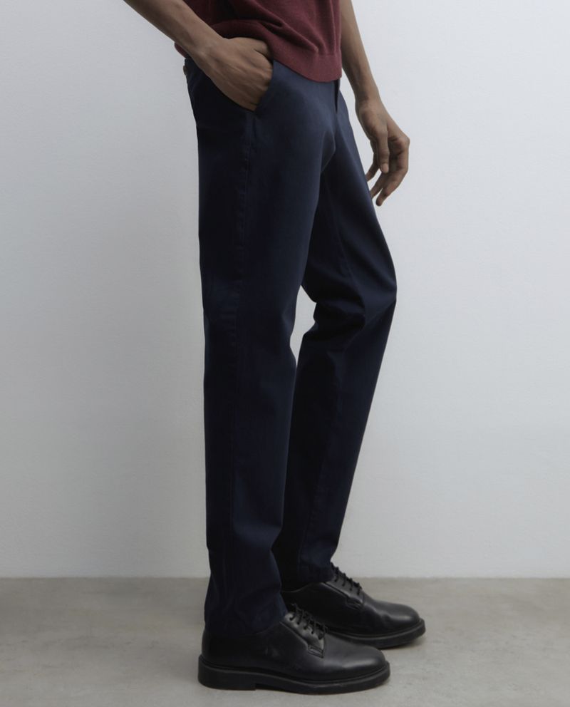 104835441-Pantalon-chino-Sfera-slim-fit-azul-navy-solido-para-hombre
