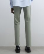 104835462-Pantalon-chino-Sfera-slim-fit-verde-olivo-solido-para-hombre
