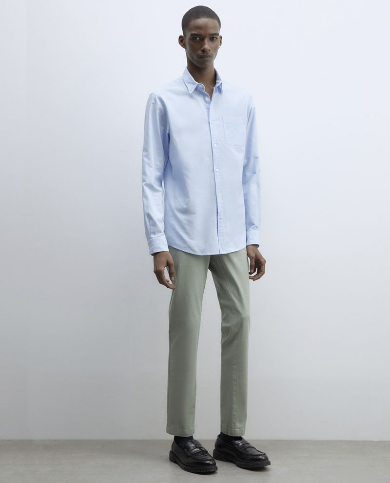 104835462-Pantalon-chino-Sfera-slim-fit-verde-olivo-solido-para-hombre