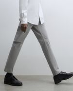 104835469-Pantalon-chino-Sfera-slim-fit-gris-solido-para-hombre
