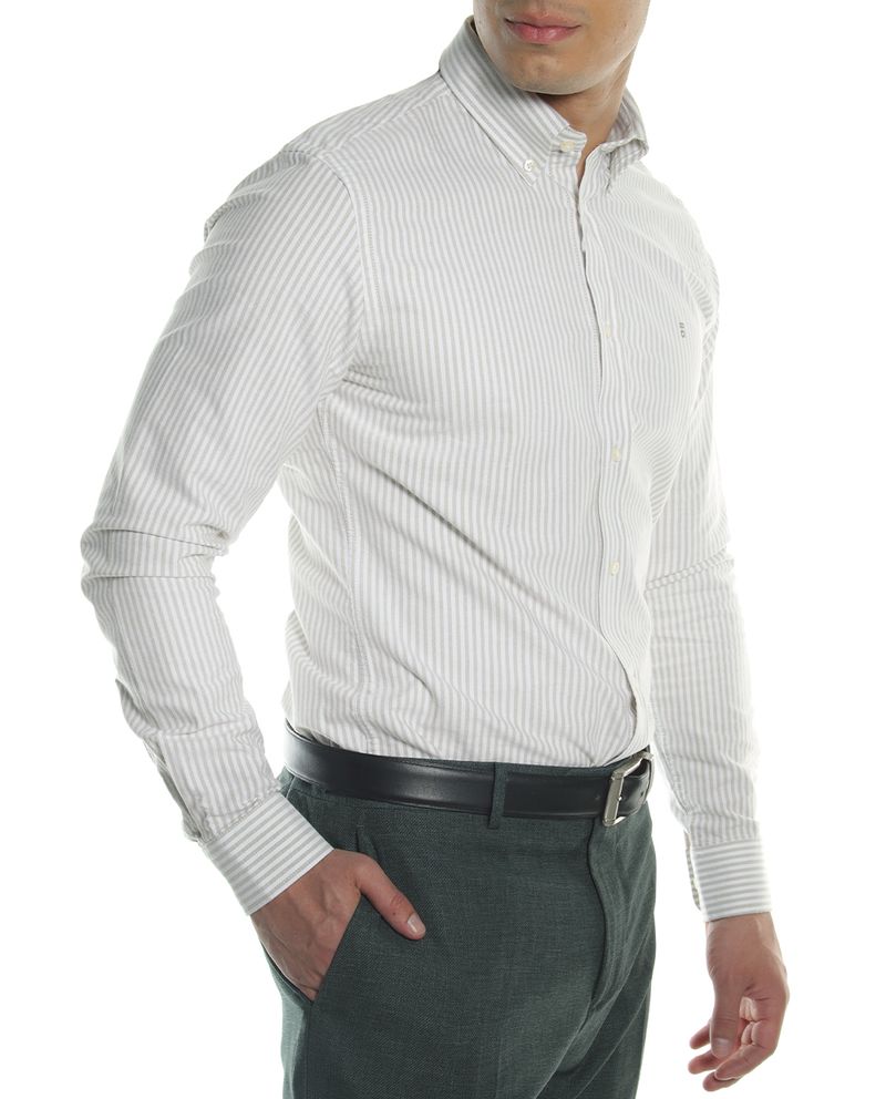 104782630-Camisa-casual-oxford-PuroEGO-custom-fit-cafe-claro-rayada-para-hombre