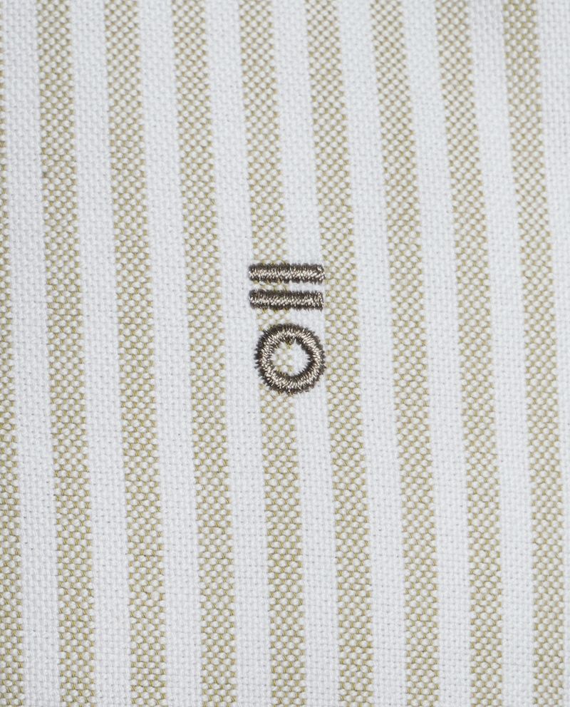 104782630-Camisa-casual-oxford-PuroEGO-custom-fit-cafe-claro-rayada-para-hombre