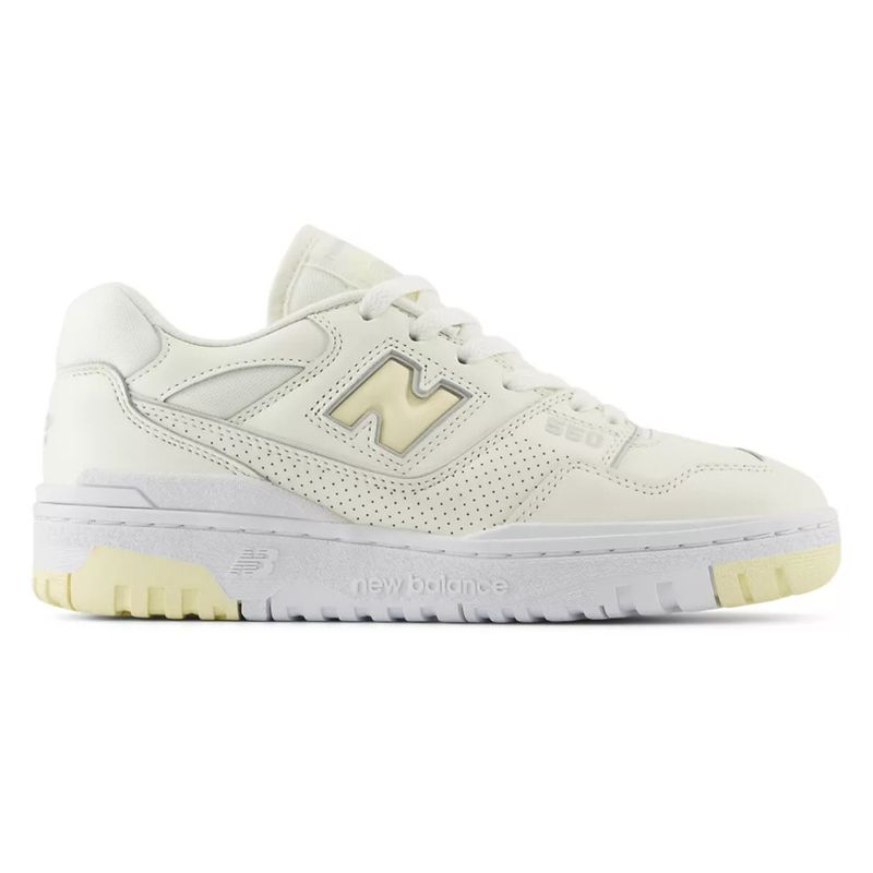 104852802-Zapato-New-Balance-550-casual-color-blanco-para-mujer