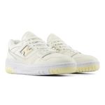 104852802-Zapato-New-Balance-550-casual-color-blanco-para-mujer