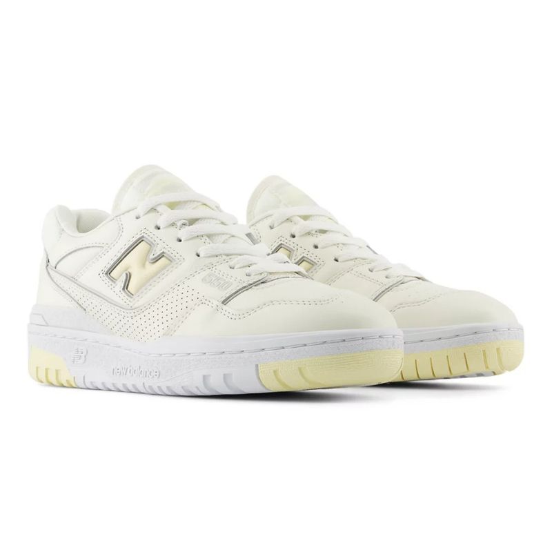 104852802-Zapato-New-Balance-550-casual-color-blanco-para-mujer