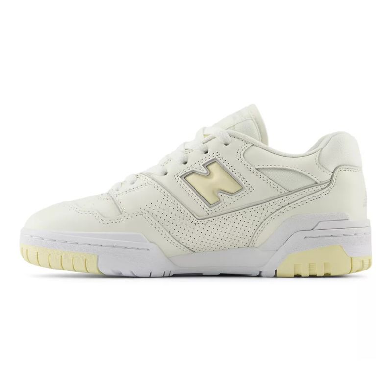 104852802-Zapato-New-Balance-550-casual-color-blanco-para-mujer