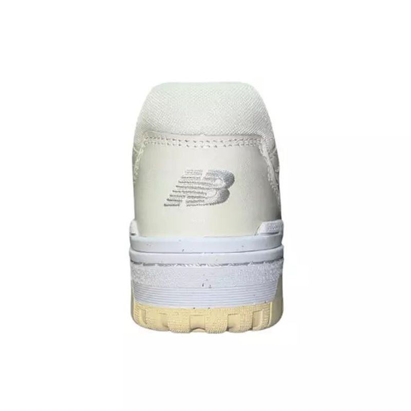 104852802-Zapato-New-Balance-550-casual-color-blanco-para-mujer