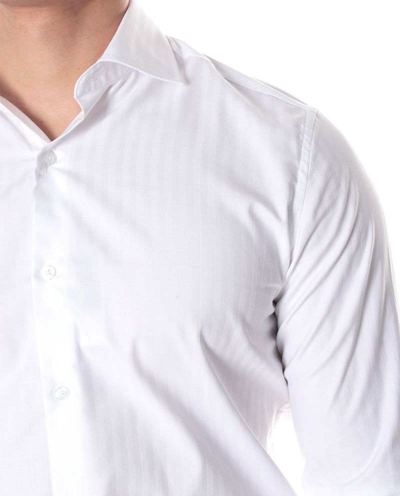 104784502-Camisa-de-vestir-slim-fit-Puro-Ego-blanca-rayada-con-textura-para-hombre