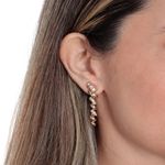 104809057-Aretes-largos-de-color-dorado-para-mujer