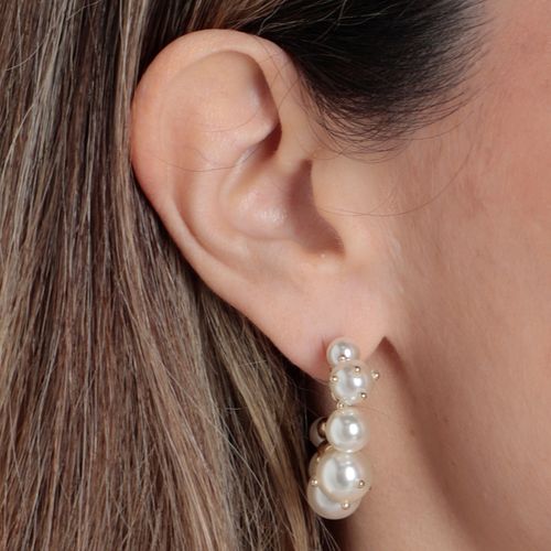 Aretes dorados con perlas para mujer