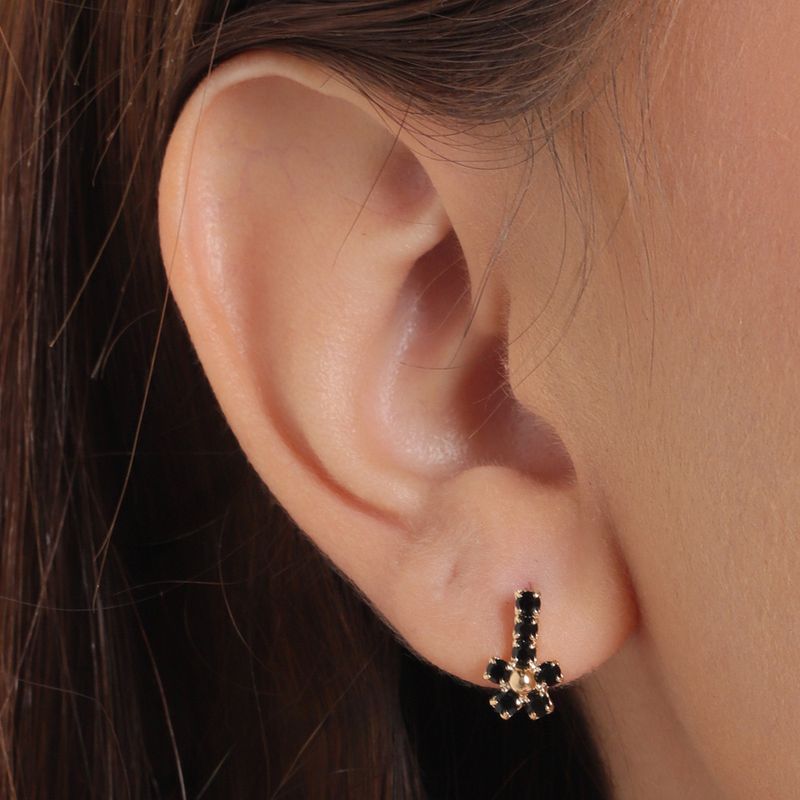 104841244-Set-de-aretes-y-dije-color-dorado-para-mujer
