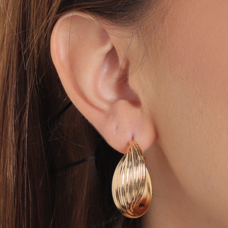 104720423-Argollas-color-dorado-para-mujer