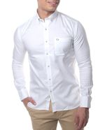 104826487-Camisa-casual-Oscar-de-la-Renta-tailored-fit-blanca-solida-para-hombre