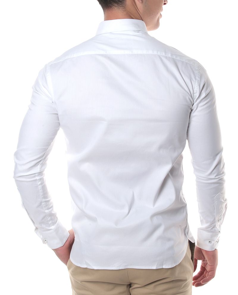 104826487-Camisa-casual-Oscar-de-la-Renta-tailored-fit-blanca-solida-para-hombre