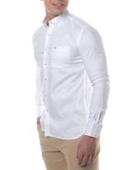 104826487-Camisa-casual-Oscar-de-la-Renta-tailored-fit-blanca-solida-para-hombre