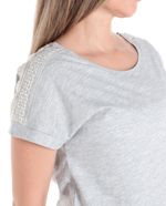 104692422-Blusa-Sabrina-casual-gris-manga-corta-para-mujer