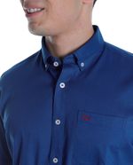 104825920-Camisa-casual-classic-fit-Oscar-de-la-Renta-azul-solida-para-hombre