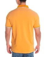 104826117-Camisa-polo-tailored-fit-Oscar-de-la-Renta-amarilla-con-textura-para-hombre-