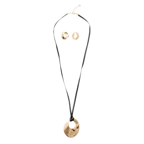 Set de collar y aretes dorados para mujer