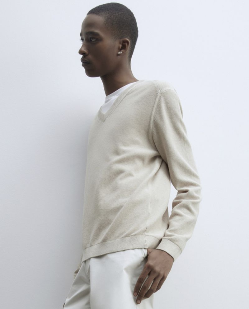 104835328-Sueter-basico-Sfera-beige-con-textura-para-hombre