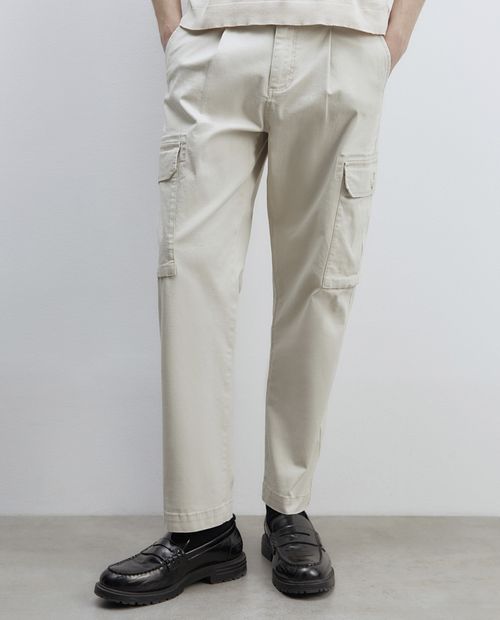 Pantalón cargo Sfera ivory sólido para hombre