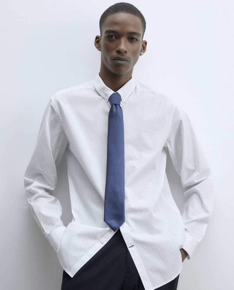 104856086-Camisa-casual-slim-fit-Sfera-blanca-mini-print-puntos-para-hombre