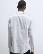 104856086-Camisa-casual-slim-fit-Sfera-blanca-mini-print-puntos-para-hombre
