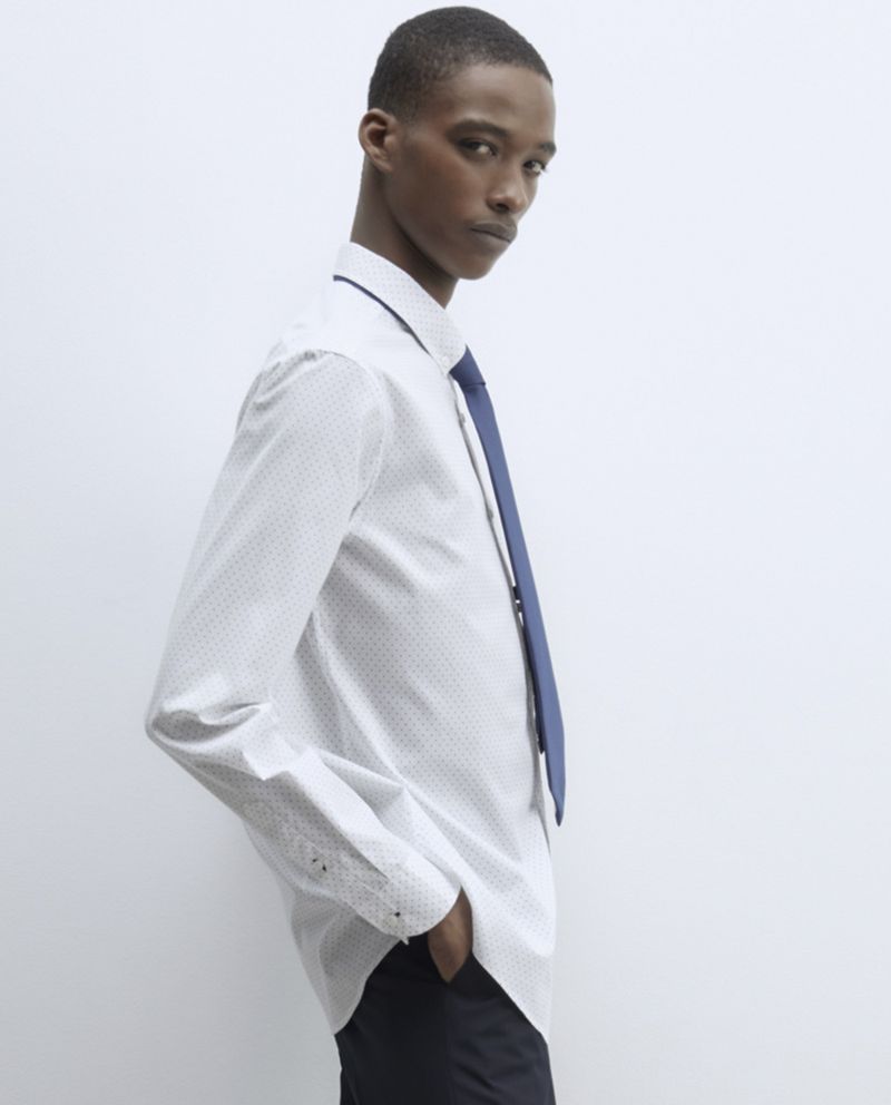 104856086-Camisa-casual-slim-fit-Sfera-blanca-mini-print-puntos-para-hombre