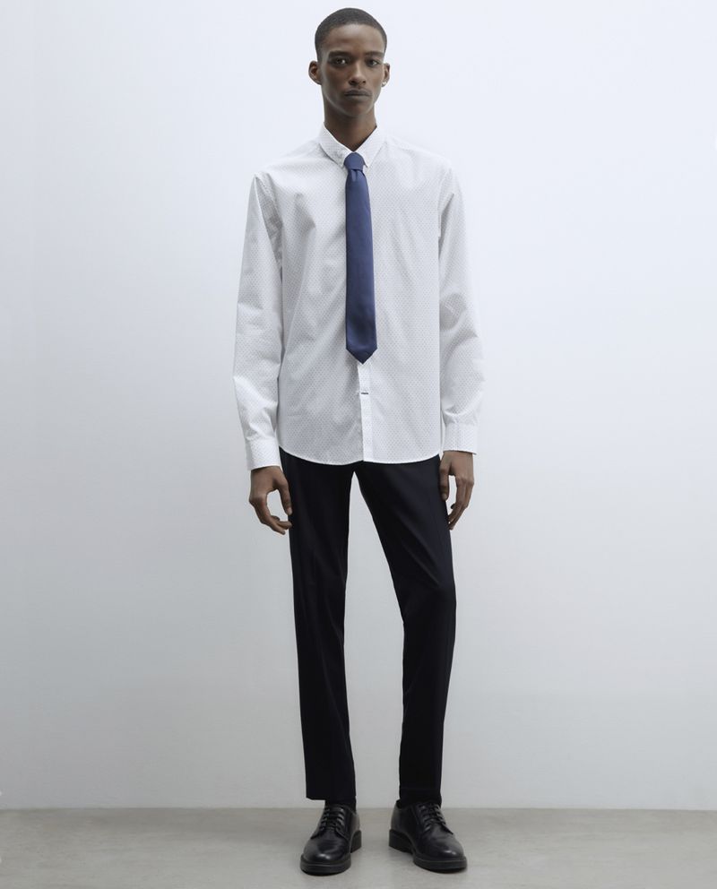 104856086-Camisa-casual-slim-fit-Sfera-blanca-mini-print-puntos-para-hombre