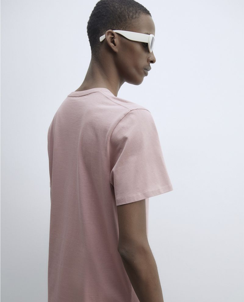 104856147-Camiseta-basica-regular-fit-Sfera-rosada-solida-para-hombre