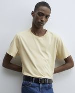 104856157-Camiseta-basica-regular-fit-Sfera-amarilla-solida-para-hombre