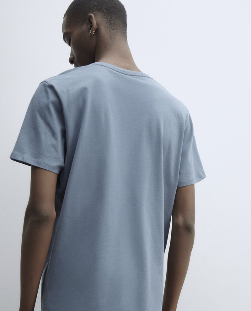 104856172-Camiseta-basica-regular-fit-Sfera-azul-solida-para-hombre