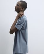 104856172-Camiseta-basica-regular-fit-Sfera-azul-solida-para-hombre