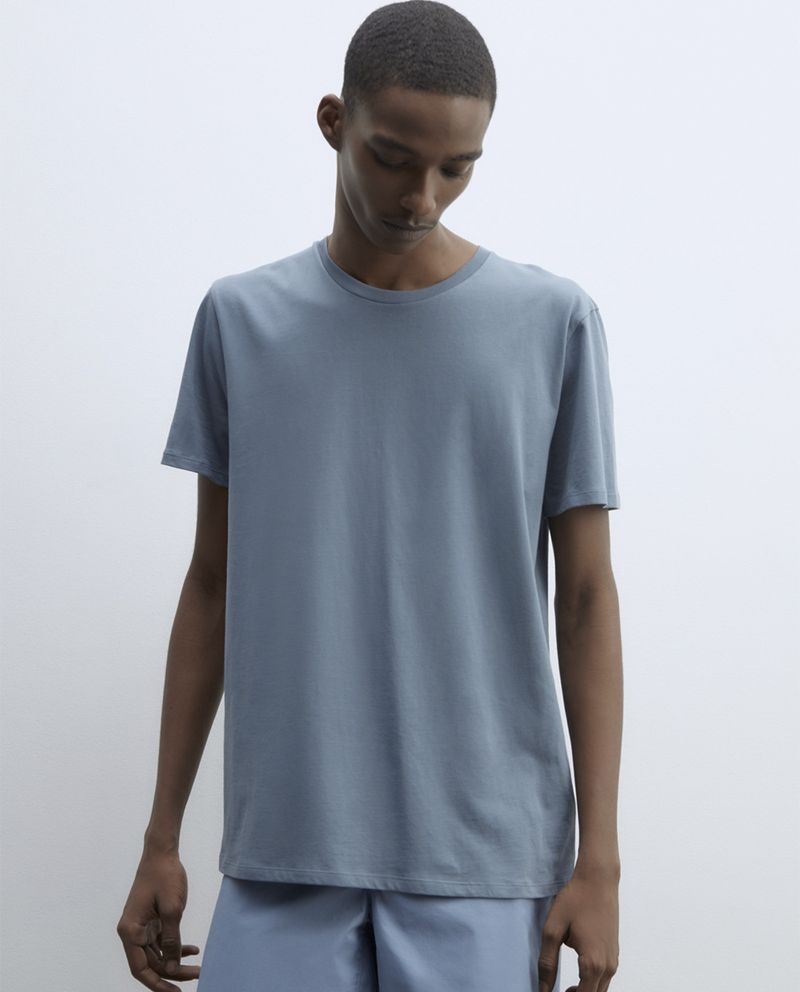 104856173-Camiseta-basica-regular-fit-Sfera-azul-solida-para-hombre