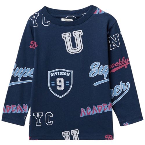 Camiseta azul con estampado para niño