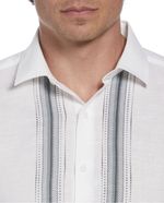 104808667-Guayabera-de-lino-Cubavera-classic-fit-blanca-estampada-para-hombre