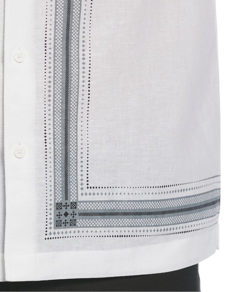 104808667-Guayabera-de-lino-Cubavera-classic-fit-blanca-estampada-para-hombre