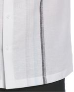 104808682-Guayabera-de-lino-Cubavera-classic-fit-blanca-con-rayas-al-frente-para-hombre