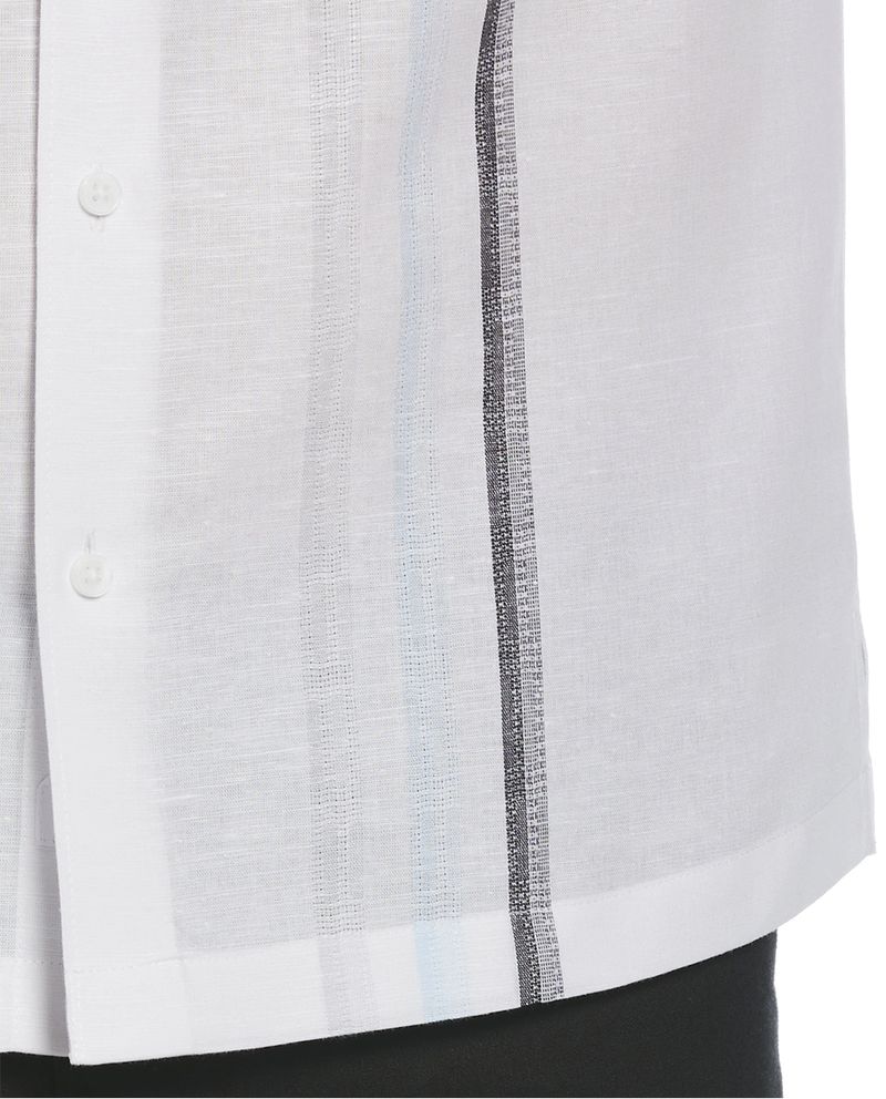 104808682-Guayabera-de-lino-Cubavera-classic-fit-blanca-con-rayas-al-frente-para-hombre