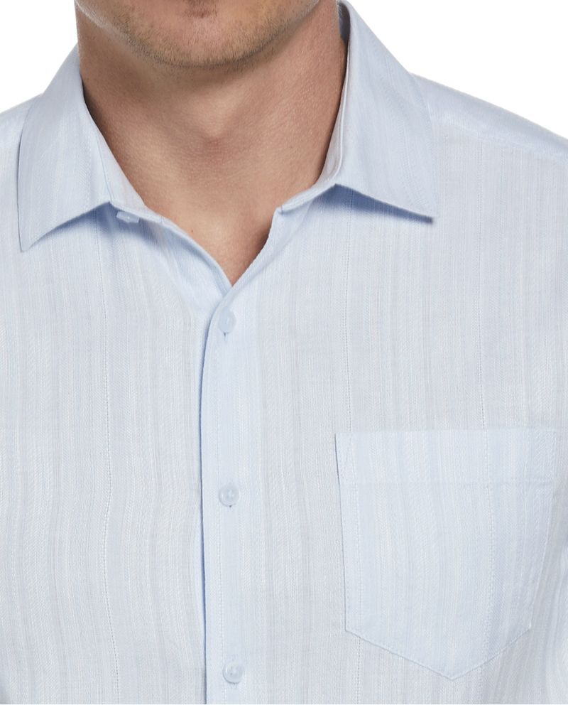 104808691-Guayabera-de-lino-Cubavera-classic-fit-celeste-con-rayas-texturizadas-para-hombre