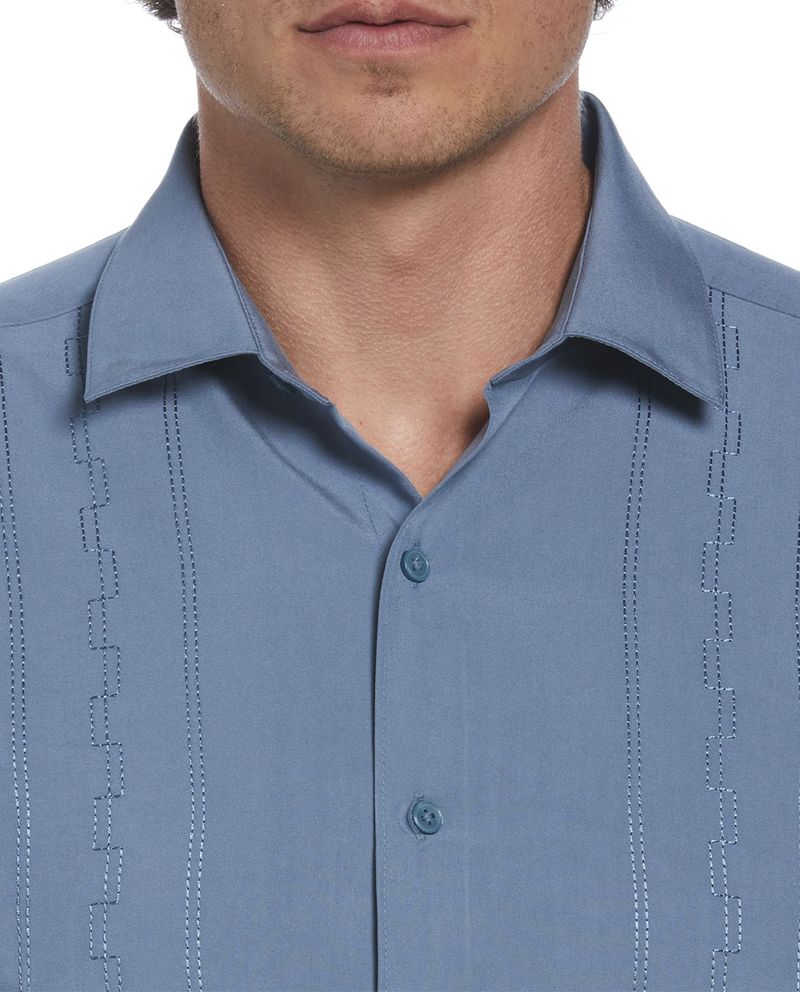 104808702-Guayabera-Cubavera-classic-fit-azul-con-bordado-para-hombre