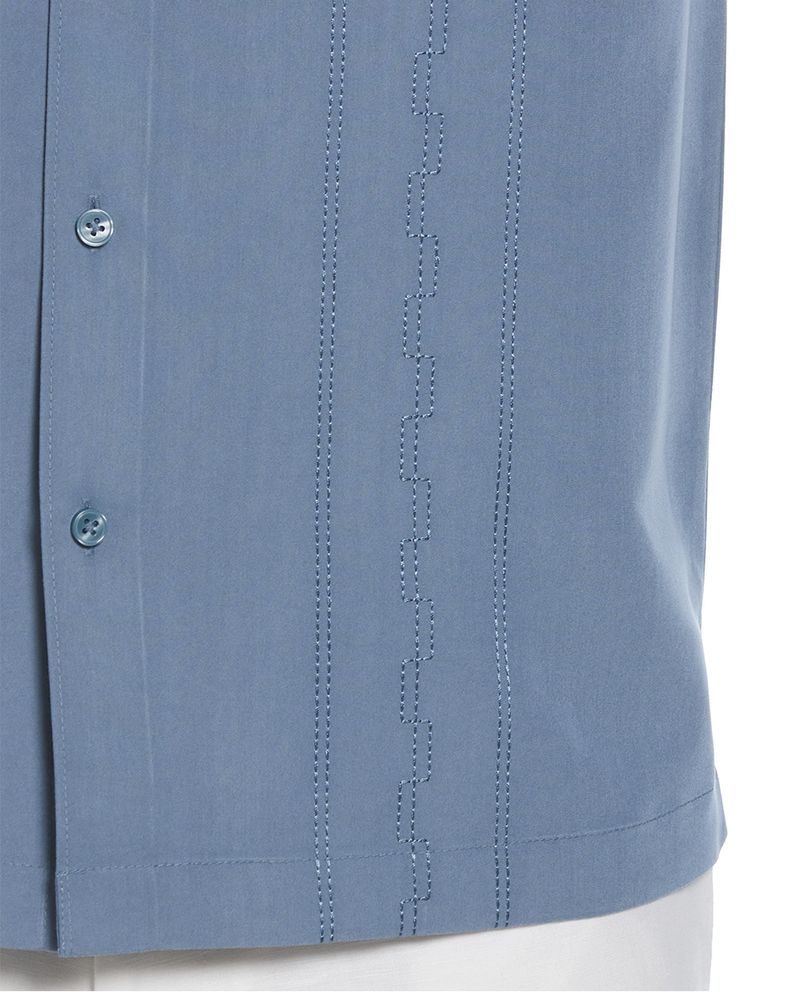 104808702-Guayabera-Cubavera-classic-fit-azul-con-bordado-para-hombre