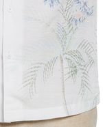 104808707-Guayabera-Cubavera-classic-fit-blanca-con-estampado-tropical-para-hombre