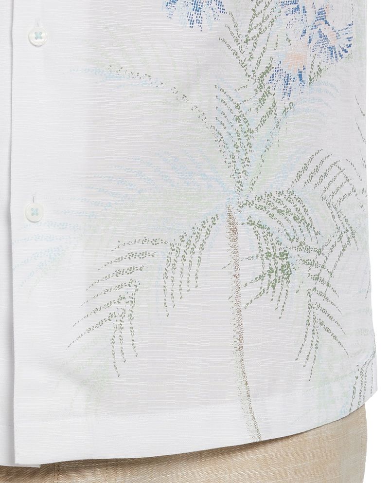 104808707-Guayabera-Cubavera-classic-fit-blanca-con-estampado-tropical-para-hombre