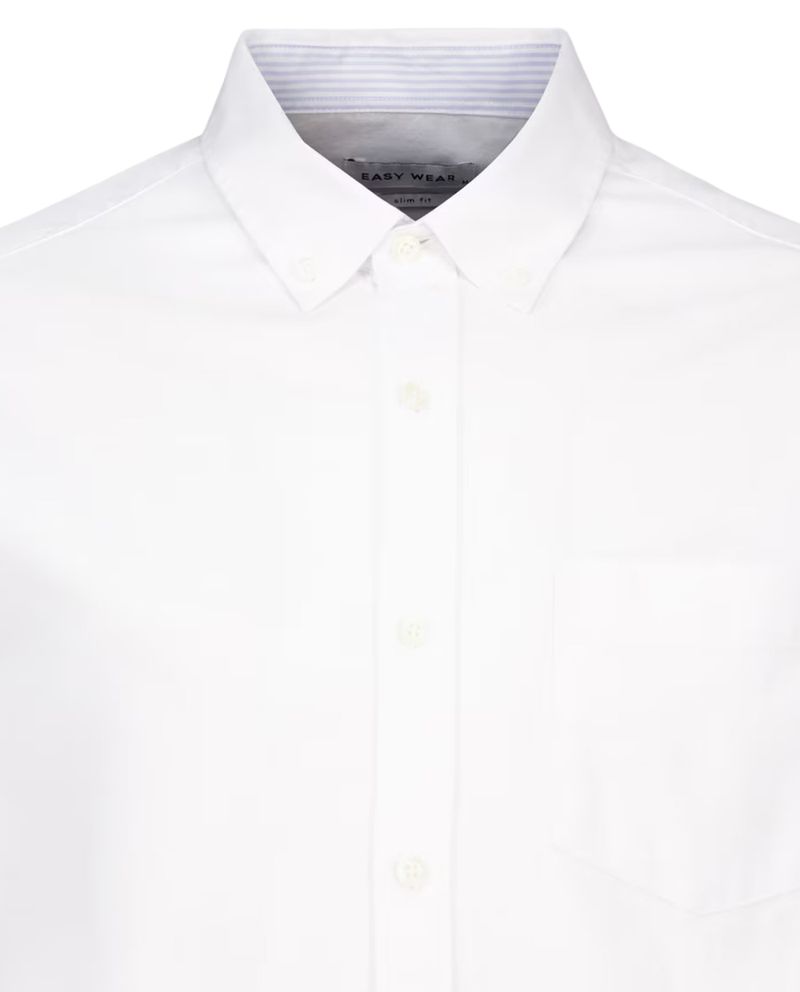 104843097-Camisa-oxford-Easy-Wear-slim-fit-blanca-solida-para-hombre