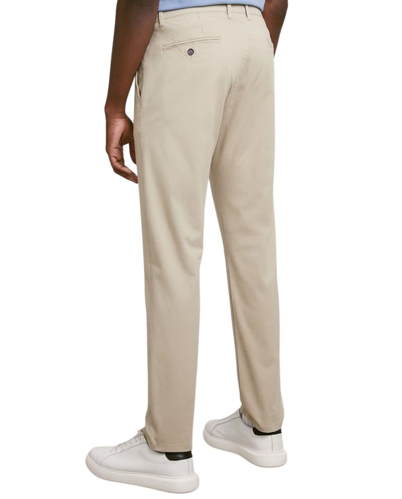 104843165-Pantalon-chino-Easy-Wear-slim-fit-beige-solido-para-hombre