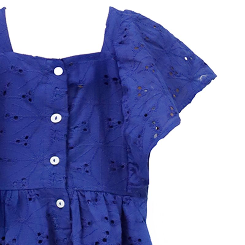 Vestido-azul-calado-para-niña-104730324